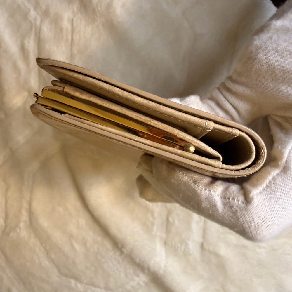 Louis Vuitton Yellow Monogram Vernis Wallet - Picture 6 of 16